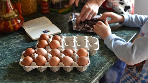 افزودن تخم مرغ به غذای کمکی کودک