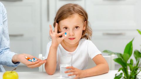 قرص های مولتی ویتامین برای رشد کودکان و نوجوانان